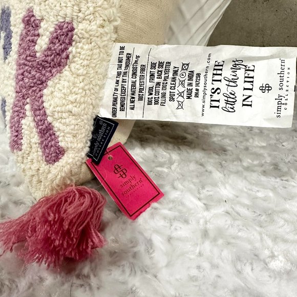 NWT Simply Southern Hook Wool "Love You To The Moon and Back" Throw Pillow - Picture 2 of 3